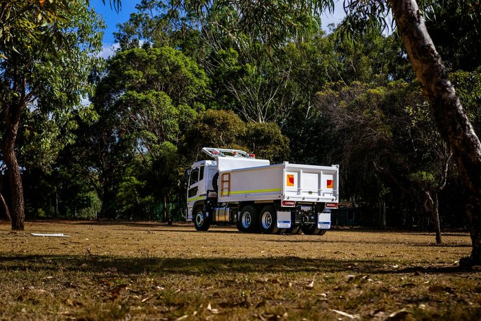 2025 UD Quon CW 25 360 WHITE