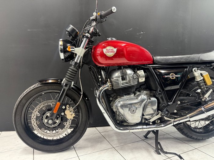 2021 Royal Enfield INTERCEPTOR 650 CLASSIC Red