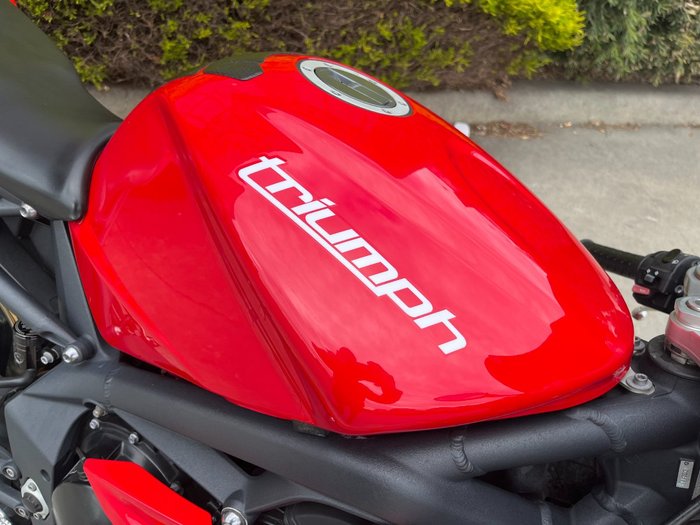 2011 Triumph DAYTONA 675 Red