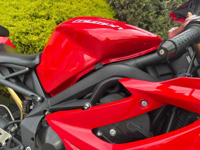 2011 Triumph DAYTONA 675 Red
