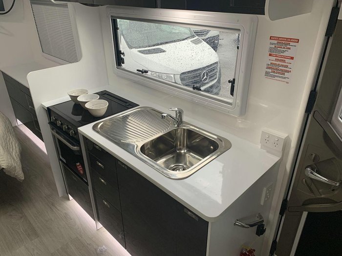 2023 Windsor Simpson WHITE