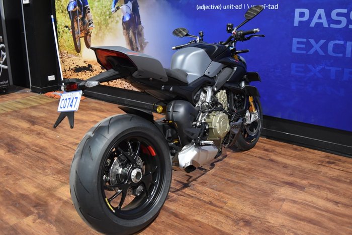 2025 Ducati STREETFIGHTER V4 S Black
