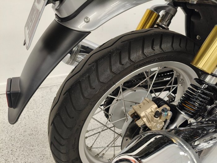 2019 Royal Enfield INTERCEPTOR 650 CLASSIC Silver