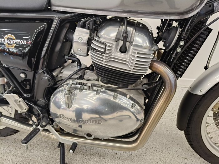 2019 Royal Enfield INTERCEPTOR 650 CLASSIC Silver