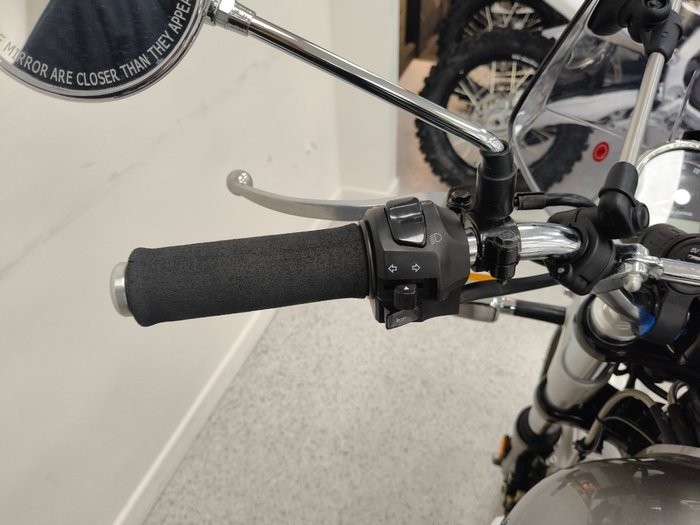 2019 Royal Enfield INTERCEPTOR 650 CLASSIC Silver