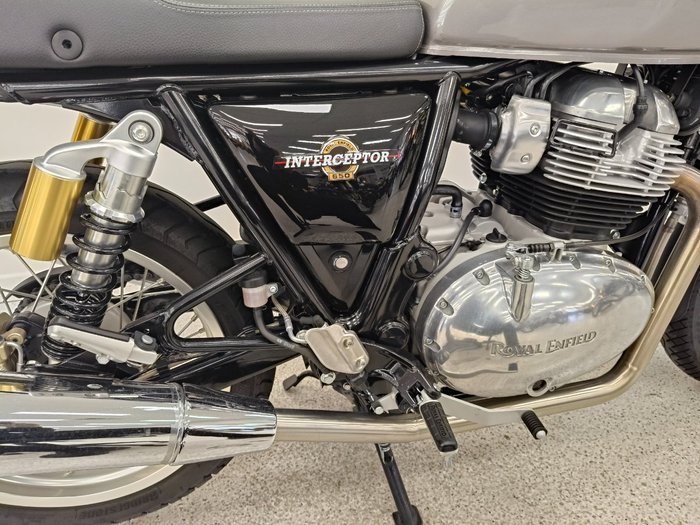 2019 Royal Enfield INTERCEPTOR 650 CLASSIC Silver
