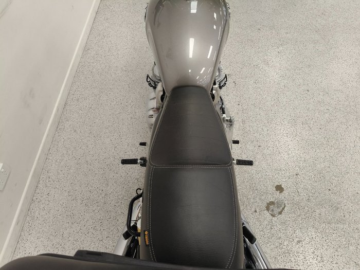 2019 Royal Enfield INTERCEPTOR 650 CLASSIC Silver