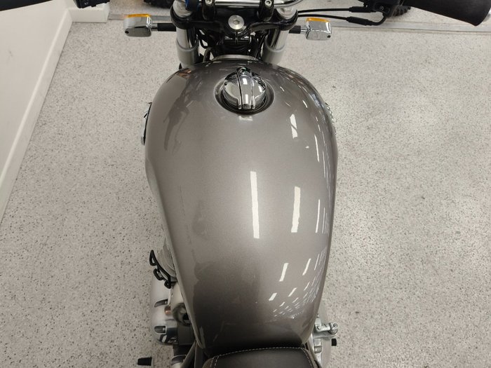 2019 Royal Enfield INTERCEPTOR 650 CLASSIC Silver
