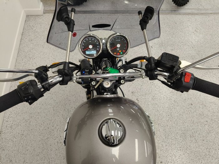 2019 Royal Enfield INTERCEPTOR 650 CLASSIC Silver