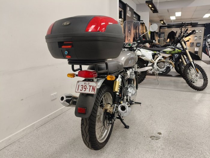 2019 Royal Enfield INTERCEPTOR 650 CLASSIC Silver