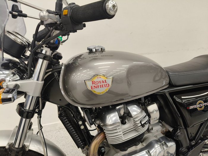 2019 Royal Enfield INTERCEPTOR 650 CLASSIC Silver