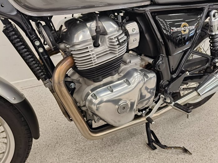 2019 Royal Enfield INTERCEPTOR 650 CLASSIC Silver