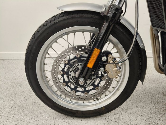 2019 Royal Enfield INTERCEPTOR 650 CLASSIC Silver