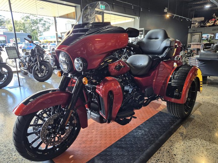 2025 Harley-Davidson Tri Glide Ultra 114 (FLHTCUTG) Trike Black