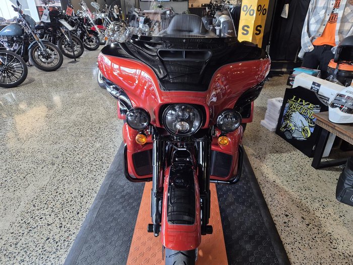 2025 Harley-Davidson Tri Glide Ultra 114 (FLHTCUTG) Trike Black