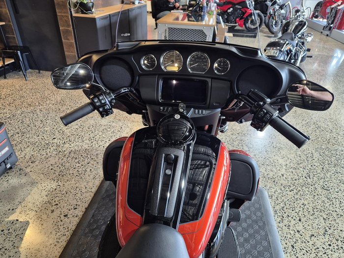 2025 Harley-Davidson Tri Glide Ultra 114 (FLHTCUTG) Trike Black