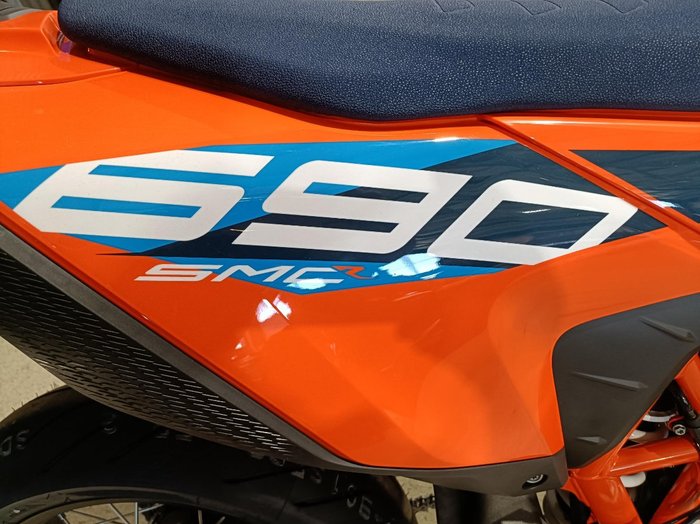 2024 KTM 690 SMC R ORANGE