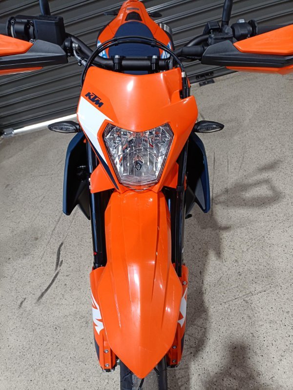 2024 KTM 690 SMC R ORANGE