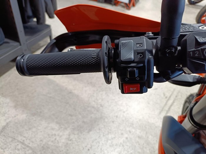 2024 KTM 690 SMC R ORANGE