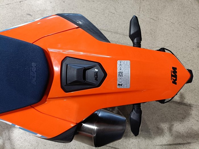 2024 KTM 690 SMC R ORANGE