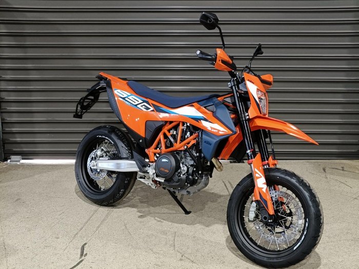 2024 KTM 690 SMC R ORANGE