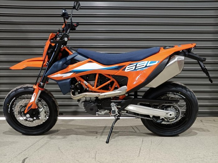 2024 KTM 690 SMC R ORANGE