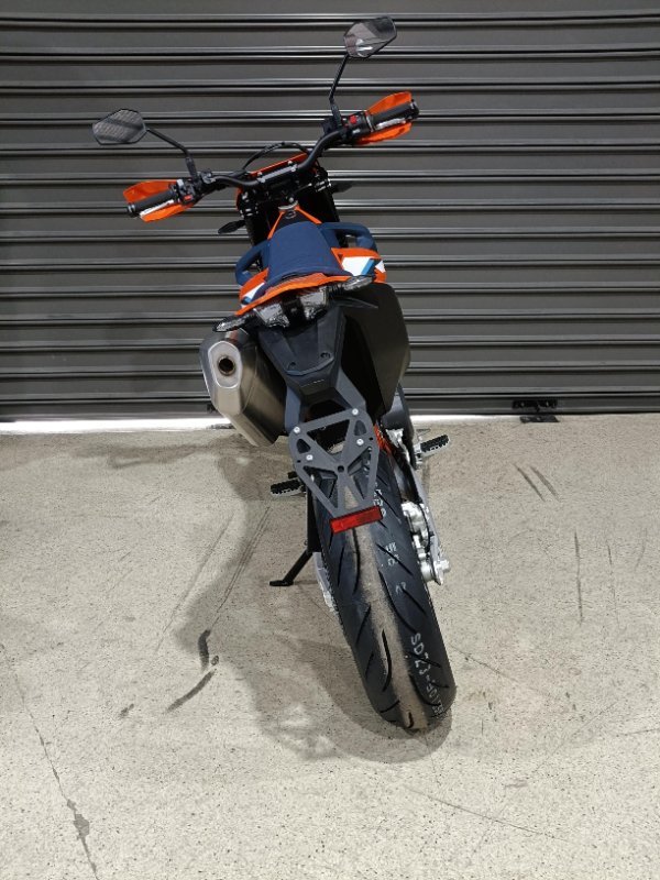 2024 KTM 690 SMC R ORANGE