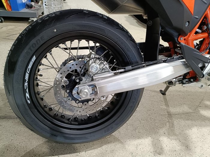 2024 KTM 690 SMC R ORANGE