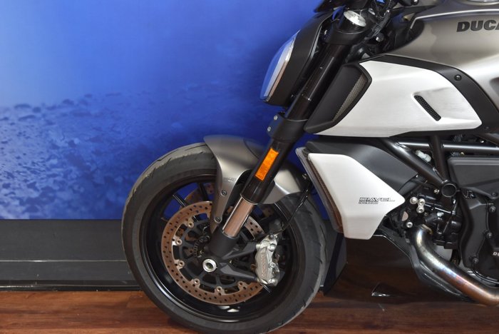 2019 Ducati DIAVEL 1260 (SANDSTONE GREY) Grey