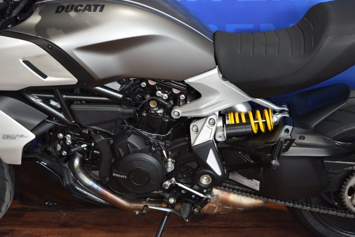 2019 Ducati DIAVEL 1260 (SANDSTONE GREY) Grey