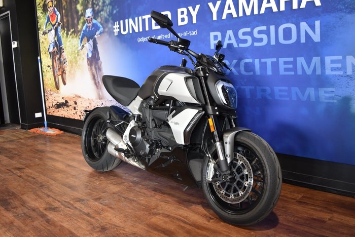 2019 Ducati DIAVEL 1260 (SANDSTONE GREY) Grey