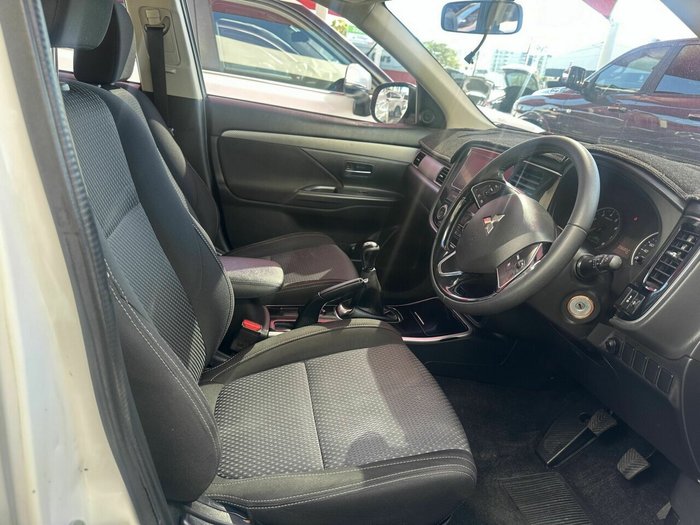 2017 Mitsubishi Outlander ES
