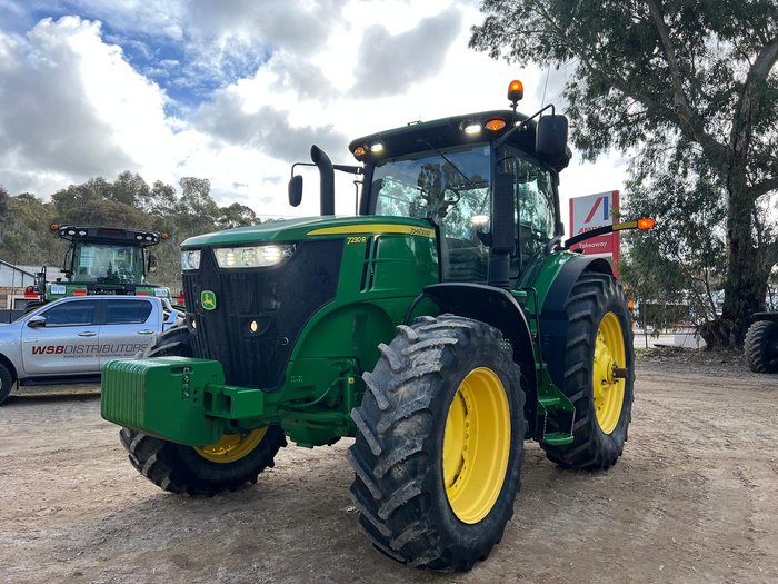 2016 John Deere 7230R