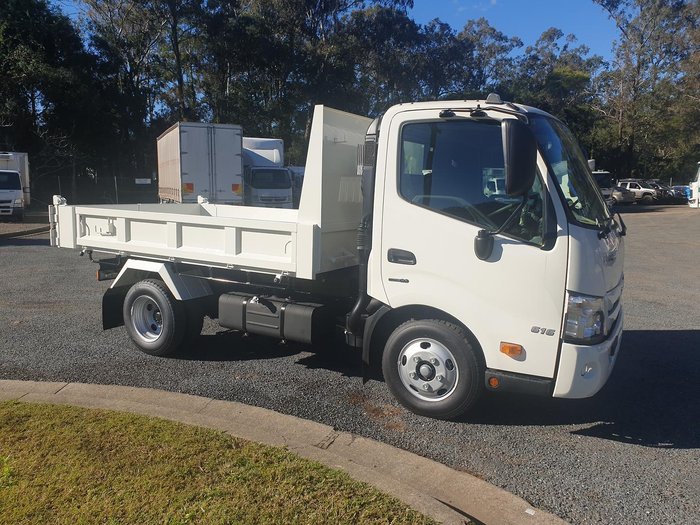 2025 Hino 300 616 616 White