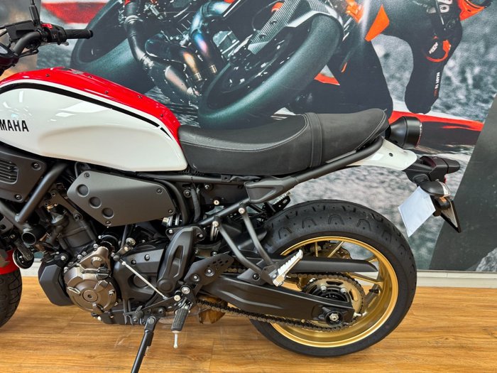2020 Yamaha XSR700 WHITE/RED
