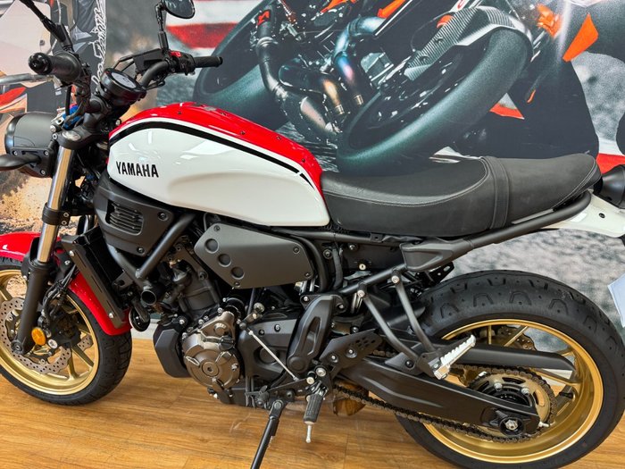 2020 Yamaha XSR700 WHITE/RED
