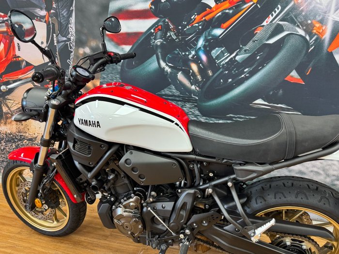 2020 Yamaha XSR700 WHITE/RED