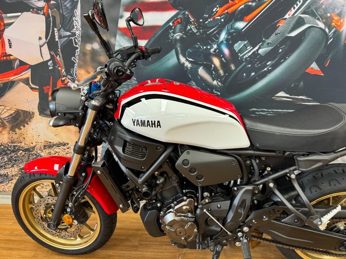 2020 Yamaha XSR700 WHITE/RED