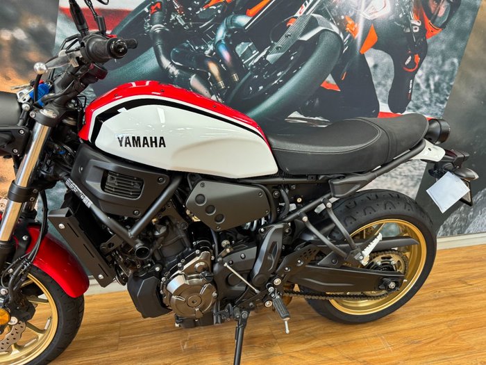 2020 Yamaha XSR700 WHITE/RED
