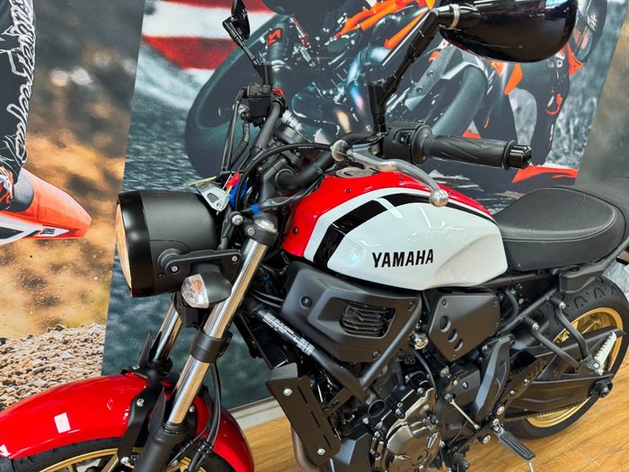 2020 Yamaha XSR700 WHITE/RED