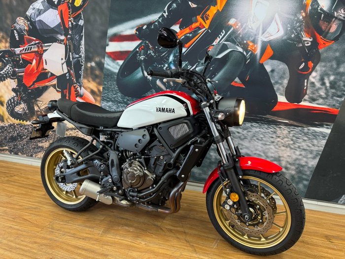 2020 Yamaha XSR700 WHITE/RED