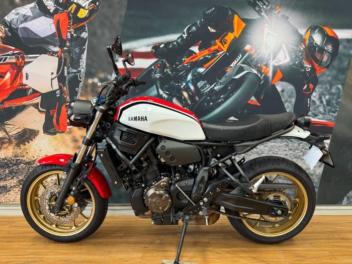 2020 Yamaha XSR700 WHITE/RED