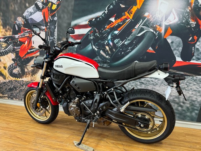 2020 Yamaha XSR700 WHITE/RED