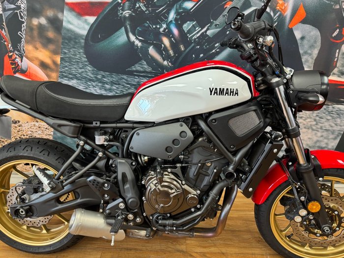2020 Yamaha XSR700 WHITE/RED
