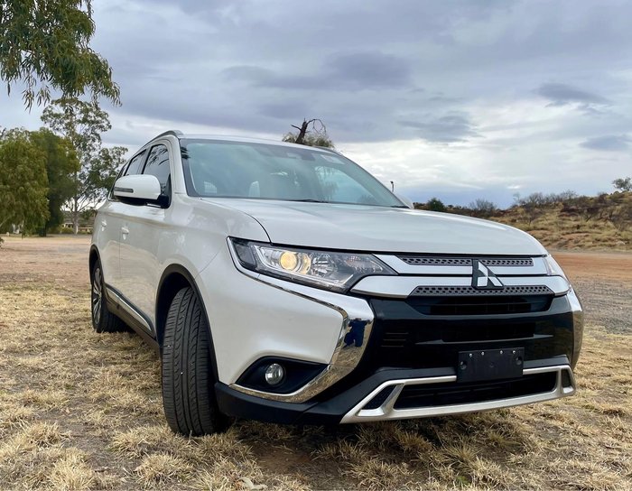 2021 Mitsubishi Outlander LS