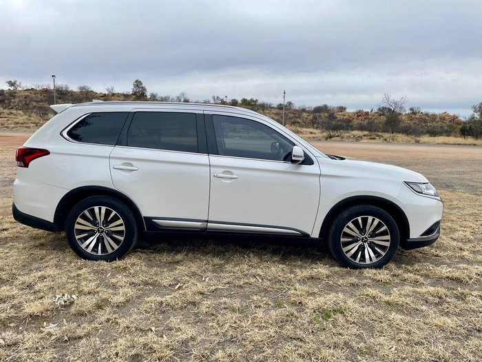 2021 Mitsubishi Outlander LS