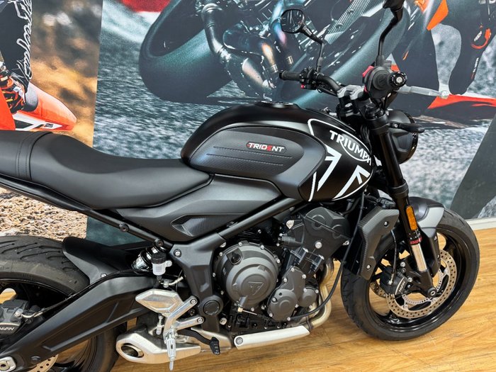 2023 Triumph TRIDENT 660 MATT JETT BLACK