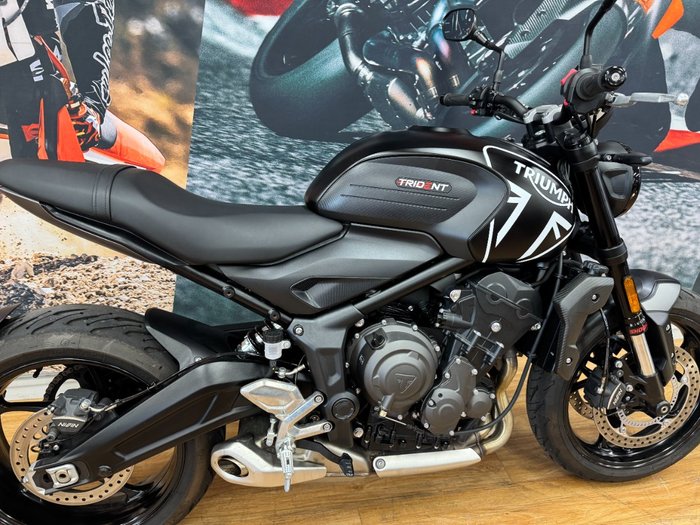 2023 Triumph TRIDENT 660 MATT JETT BLACK