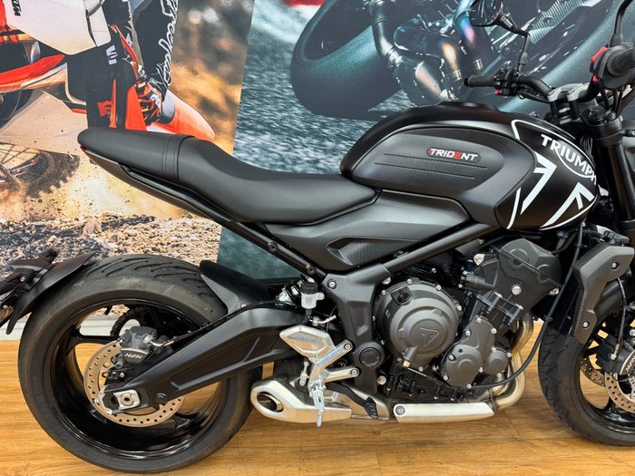 2023 Triumph TRIDENT 660 MATT JETT BLACK
