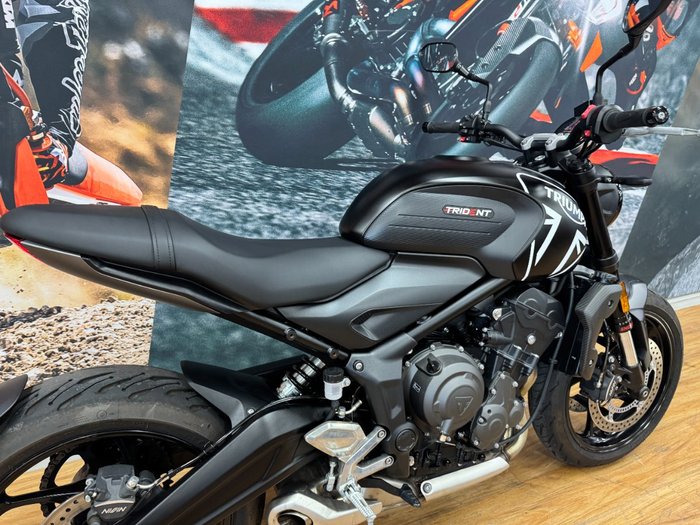 2023 Triumph TRIDENT 660 MATT JETT BLACK